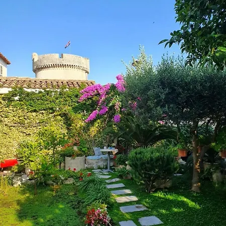 Garden Πανσιόν Ντουμπρόβνικ